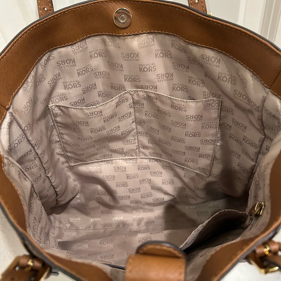 Michael Kors Jet Set Leather Tote Bag - Picture 3 of 7